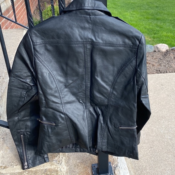Forever 21 faux leather jackets size M - Picture 2 of 3